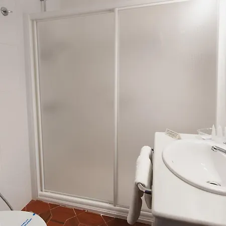 拉科多尼兹酒店 3*